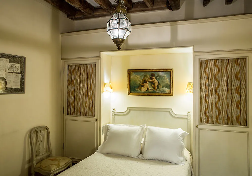 Hotell Caron De Beaumarchais 3*