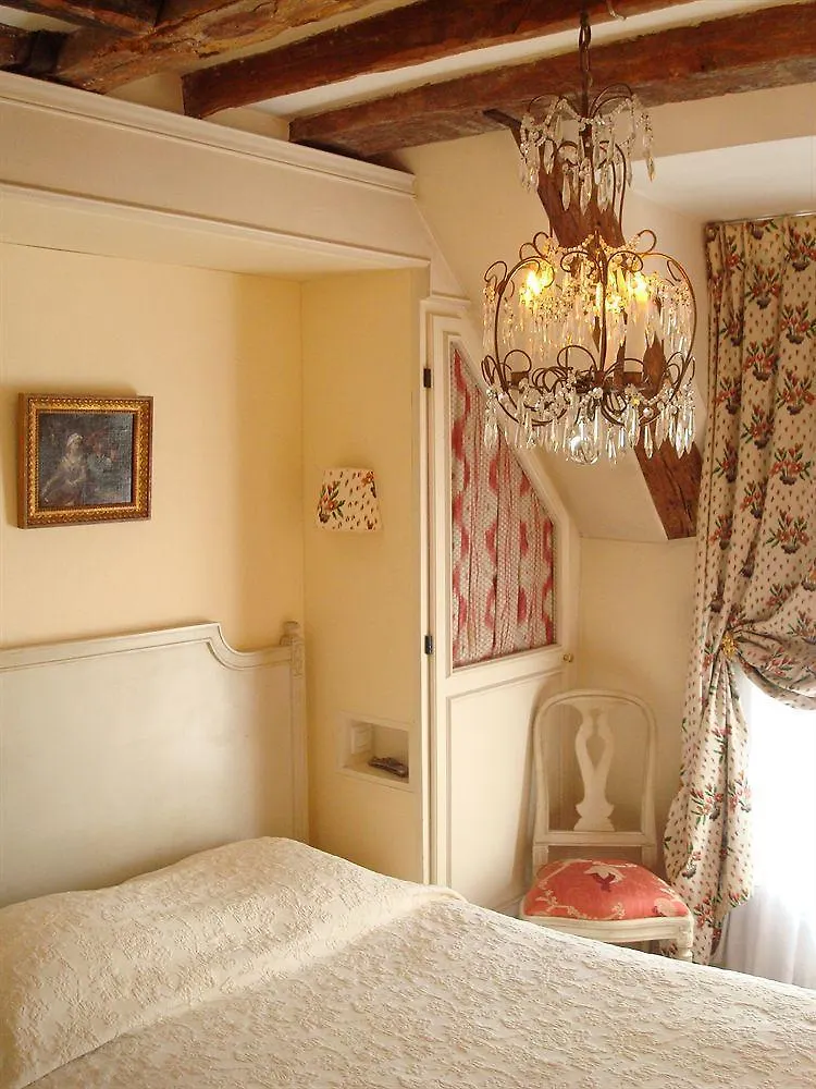 Caron De Beaumarchais 호텔