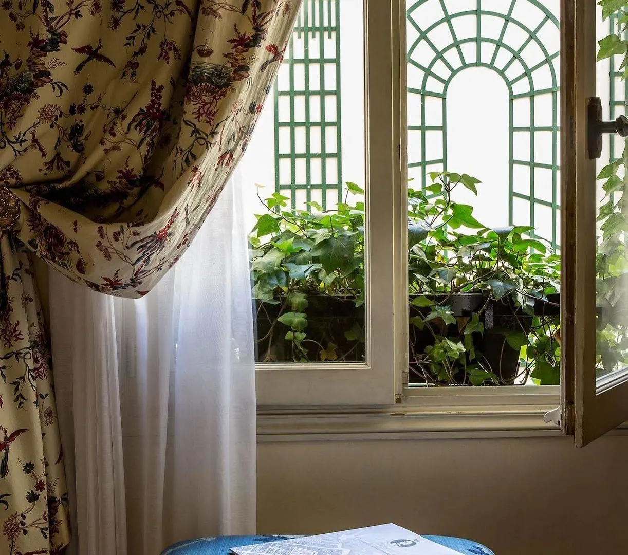 Caron De Beaumarchais 3*